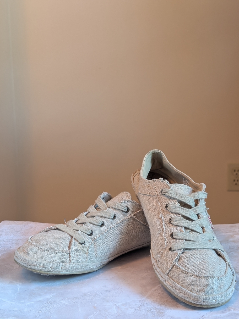 Rocket Dog "Cheery" Frayed Canvas Low-Top Sneakers - Tan/Burlap (Size 9.5 M)